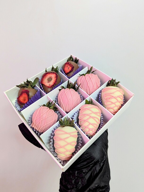 Набор 9 ягод 3 шоколада, артикул F1430936 - 2500 рублей, доставка по городу. Flawery - доставка цветов