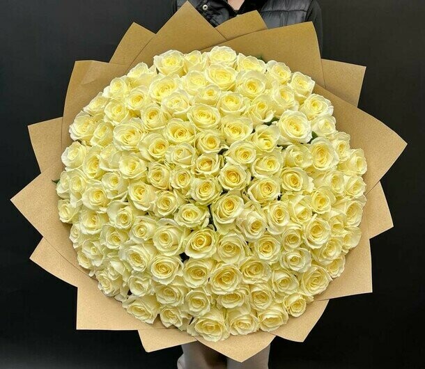 Белая роза аваланж 60 см 101 шт, артикул F1371161 - 19000 рублей, доставка по городу. Flawery - доставка цветов