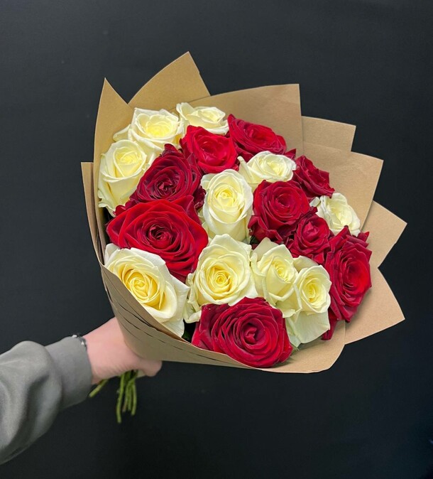 Микс роза 19 шт, артикул F1380720 - 3700 рублей, доставка по городу. Flawery - доставка цветов