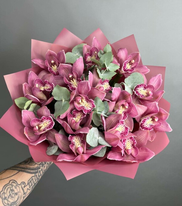 Букет с розовыми орхидеями цимбидиум, артикул F1396728 - 9200 рублей, доставка по городу. Flawery - доставка цветов