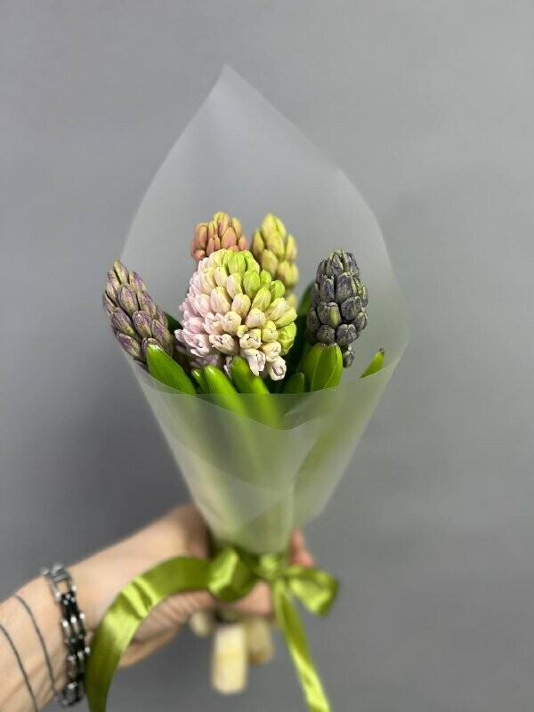 Мини букет с гиацинтами, артикул F1397064 - 1850 рублей, доставка по городу. Flawery - доставка цветов