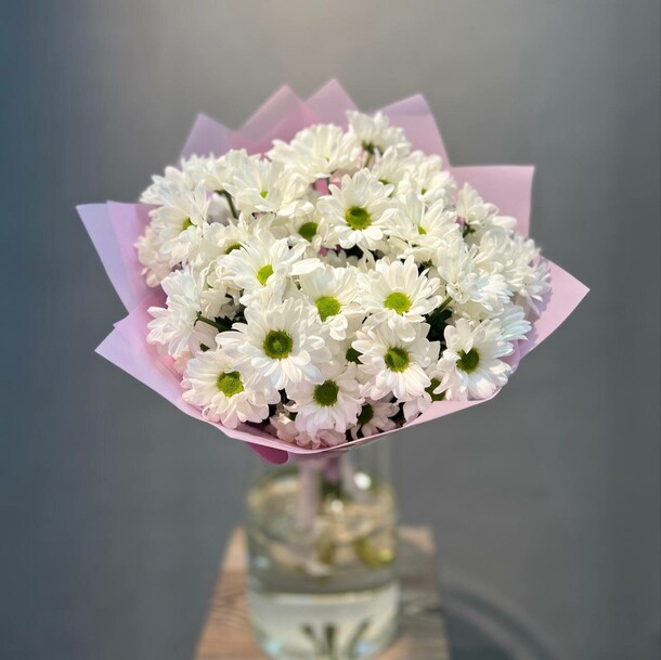 Ромашки хризантемы 5 шт, артикул F1398532 - 2350 рублей, доставка по городу. Flawery - доставка цветов