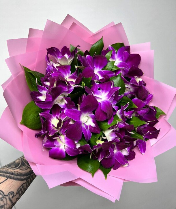 Яркая пурпурная орхидея, артикул F1492013 - 2300 рублей, доставка по городу. Flawery - доставка цветов