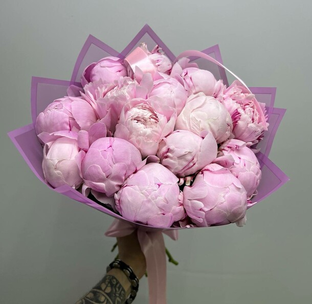 Ароматные пионы sarah 15 шт, артикул F1536698 - 12600 рублей, доставка по городу. Flawery - доставка цветов