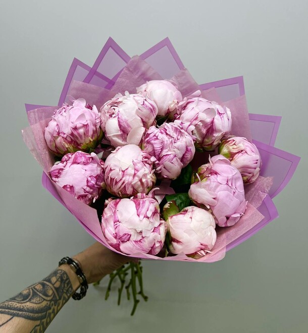 Ароматные пионы sarah 11 шт, артикул F1536705 - 9460 рублей, доставка по городу. Flawery - доставка цветов