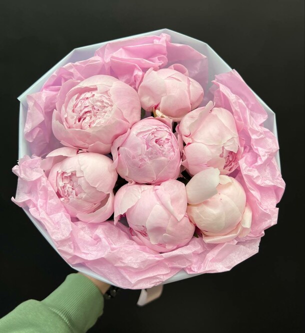 Розовые пионы sarah 7 шт, артикул F1536734 - 6300 рублей, доставка по городу. Flawery - доставка цветов