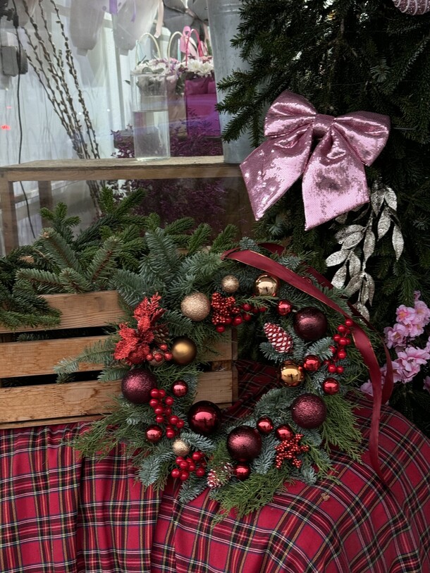 Новогодний венок, артикул F1238712 - 5200 рублей, доставка по городу. Flawery - доставка цветов