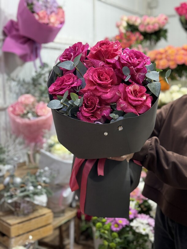 Букет цветов омут, артикул F1241969 - 4160 рублей, доставка по городу. Flawery - доставка цветов