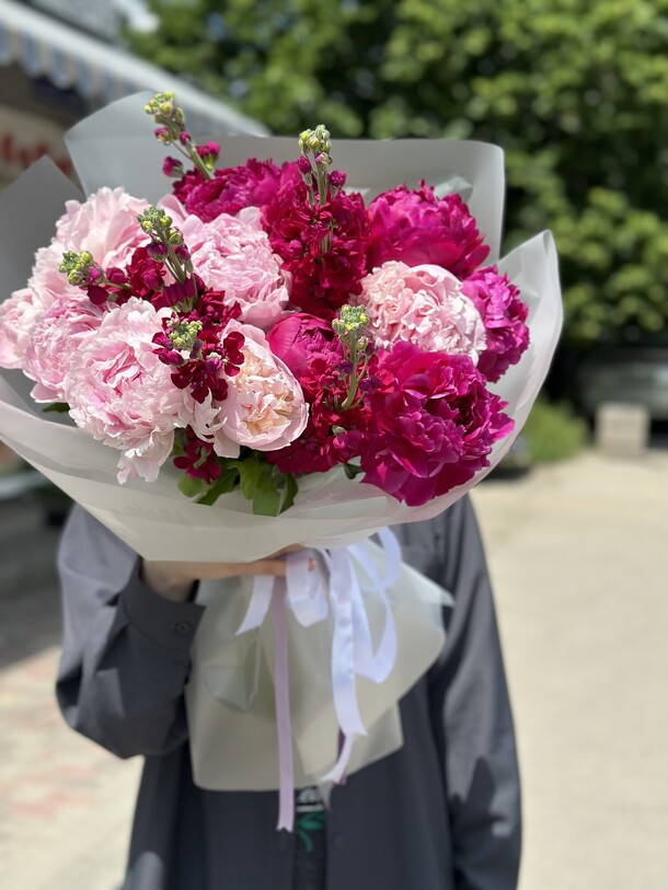 Букет страсти из пионов, артикул F1280267 - 16400 рублей, доставка по городу. Flawery - доставка цветов