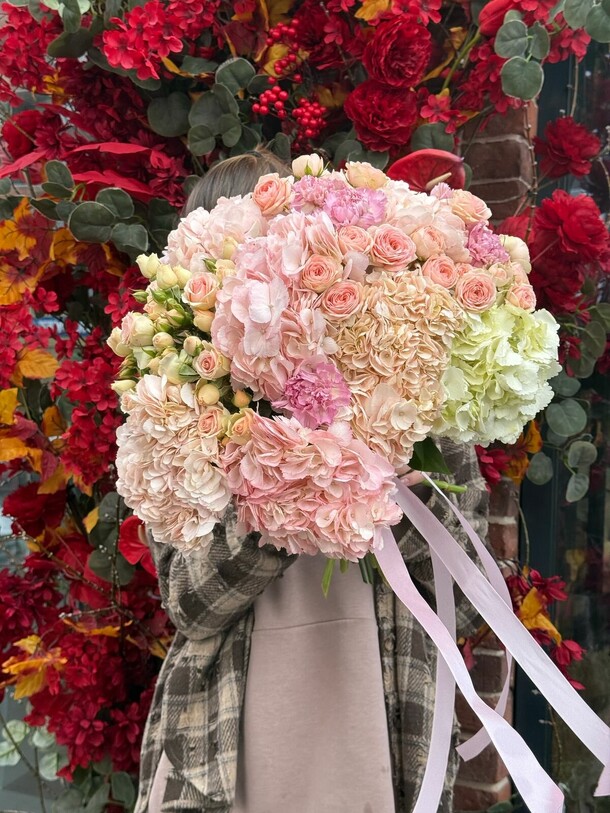 Букет вау, артикул F1403640 - 9917 рублей, доставка по городу. Flawery - доставка цветов