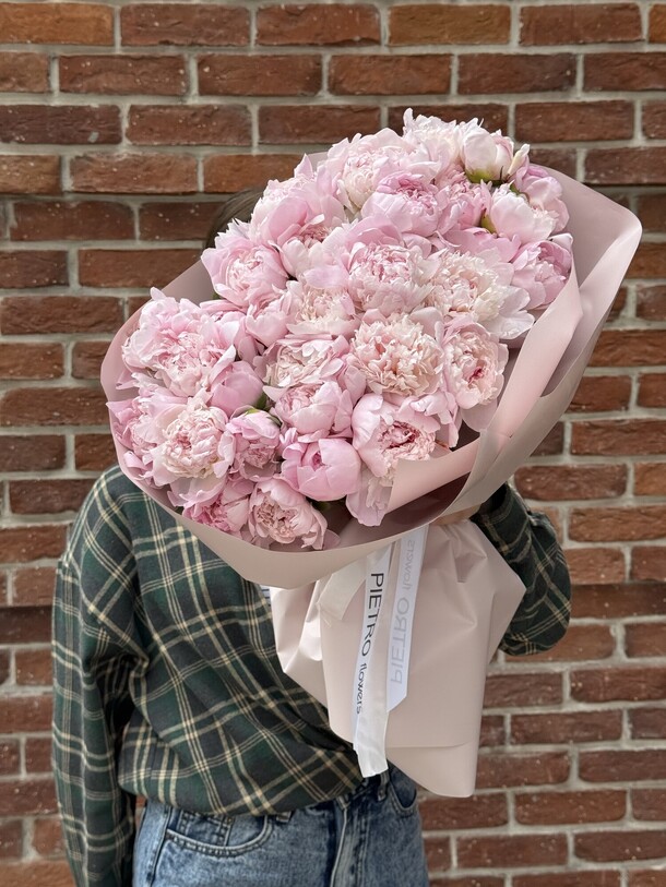 Нежные сара бернард в букете, артикул F1417987 - 18000 рублей, доставка по городу. Flawery - доставка цветов