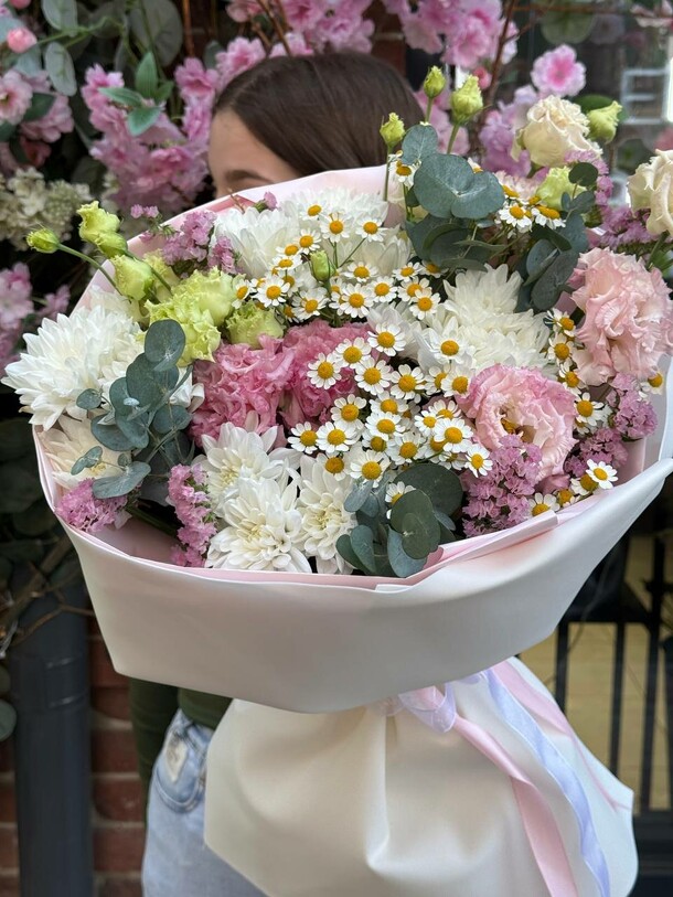 Летний авторский букет, артикул F1433496 - 6350 рублей, доставка по городу. Flawery - доставка цветов