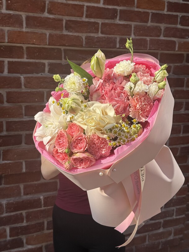 Авторский букет из летних красок, артикул F1450752 - 5400 рублей, доставка по городу. Flawery - доставка цветов