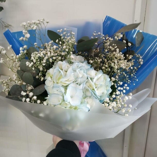 Букет с гортензией, артикул F1371773 - 4400 рублей, доставка по городу. Flawery - доставка цветов