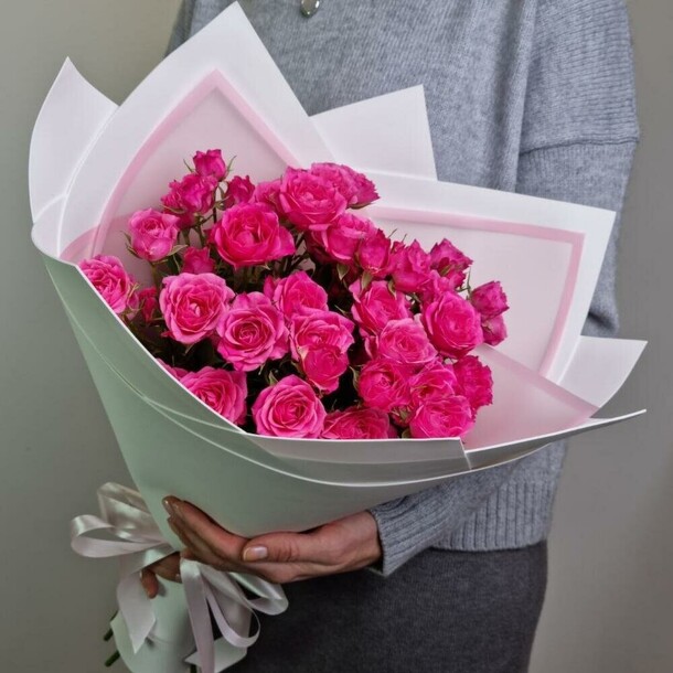 Букет из ярких кустовых роз лидия, артикул F1371885 - 5460 рублей, доставка по городу. Flawery - доставка цветов