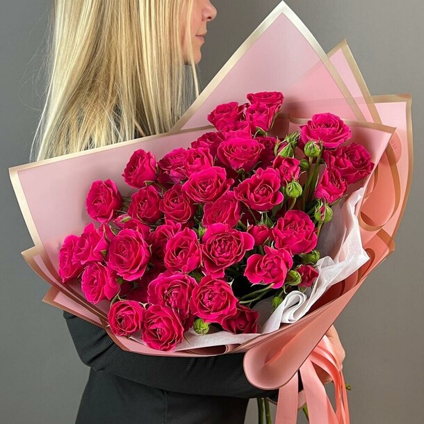 Роза кустовая малиновая, артикул F1371886 - 8370 рублей, доставка по городу. Flawery - доставка цветов