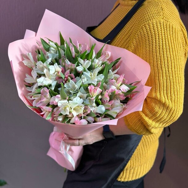 Букет из альстромерий, артикул F1371904 - 9090 рублей, доставка по городу. Flawery - доставка цветов