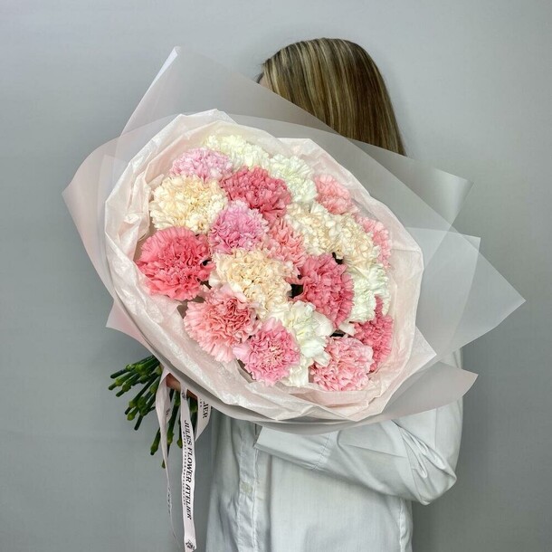 Букет из диантусов, артикул F1374012 - 3969 рублей, доставка по городу. Flawery - доставка цветов