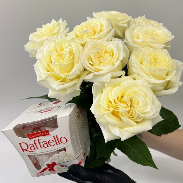 Розы+ коробка конфет раффаэлло ️🔥🔝, артикул F1374019 - 7090 рублей, доставка по городу. Flawery - доставка цветов