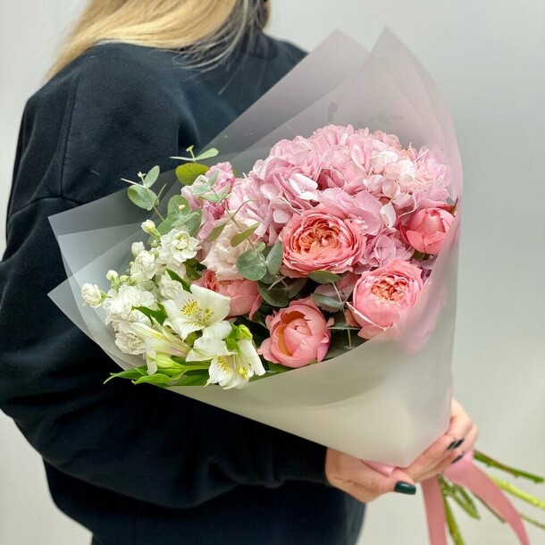 Букет "единственная моя", артикул F1374026 - 6200 рублей, доставка по городу. Flawery - доставка цветов