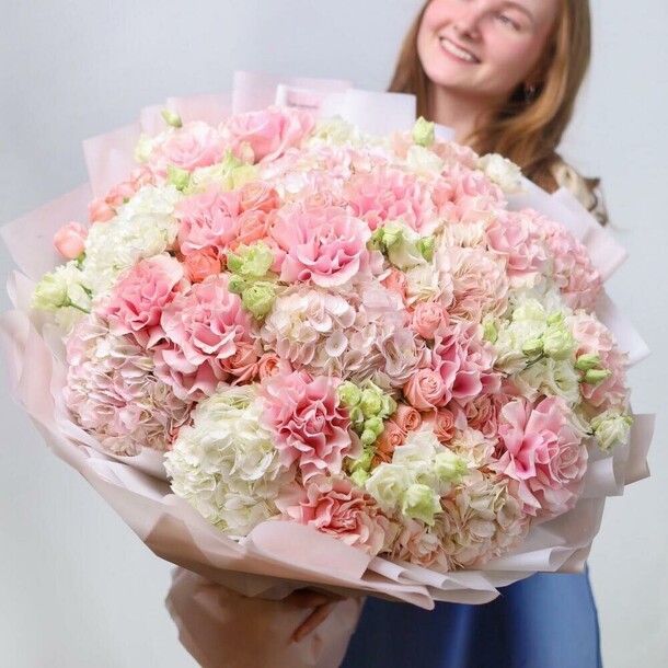 Авторский букет "облака", артикул F1379810 - 39670 рублей, доставка по городу. Flawery - доставка цветов