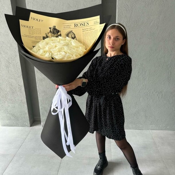 Букет гигант из белых роз, артикул F1379856 - 16446 рублей, доставка по городу. Flawery - доставка цветов