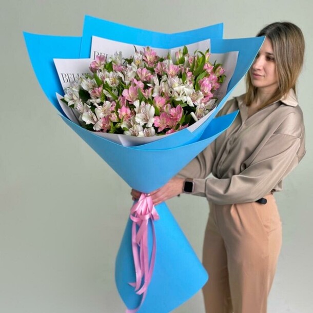 Букет гигант из альстромерий, артикул F1379965 - 14802 рублей, доставка по городу. Flawery - доставка цветов