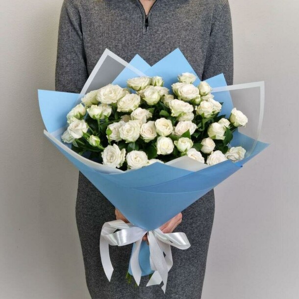 Нежная кустовая роза, артикул F1379968 - 7240 рублей, доставка по городу. Flawery - доставка цветов