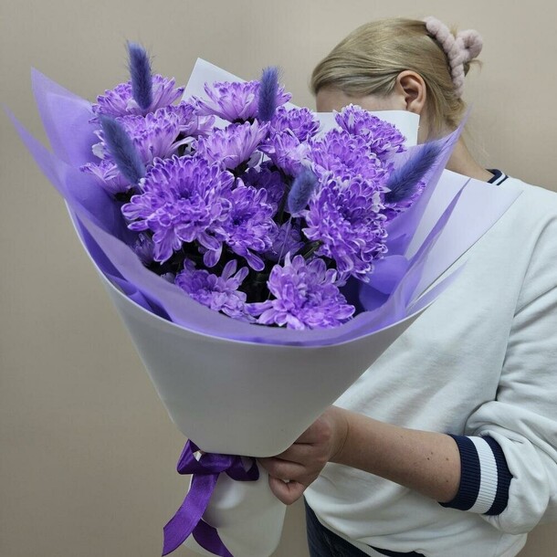 Букет из кустовых хризантем, артикул F1379973 - 1818 рублей, доставка по городу. Flawery - доставка цветов