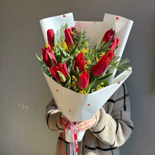 Тюльпаны с мимозой, артикул F1389852 - 4876 рублей, доставка по городу. Flawery - доставка цветов