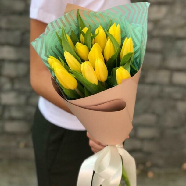 Тюльпаны жёлтые, артикул F1389867 - 5250 рублей, доставка по городу. Flawery - доставка цветов