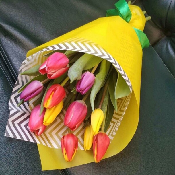 Цветные тюльпаны, артикул F1391123 - 3942 рублей, доставка по городу. Flawery - доставка цветов