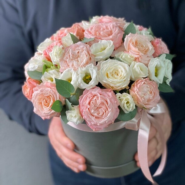 Цветы в коробке нежность, артикул F1410782 - 15041 рублей, доставка по городу. Flawery - доставка цветов