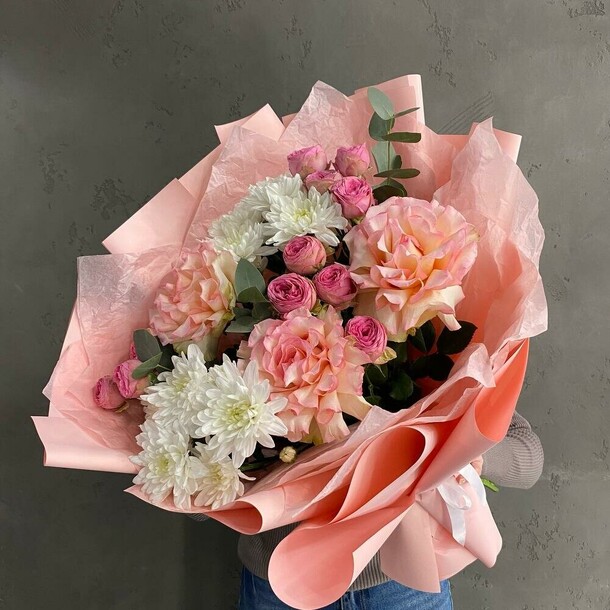 Объёмный букет с ажурными розами 💗, артикул F1410802 - 5711 рублей, доставка по городу. Flawery - доставка цветов