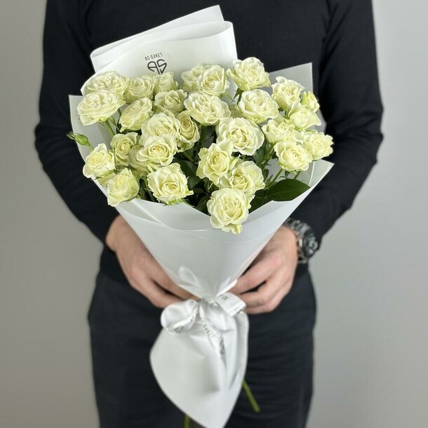 Букет из кустовых белых роз, артикул F1410897 - 8565 рублей, доставка по городу. Flawery - доставка цветов