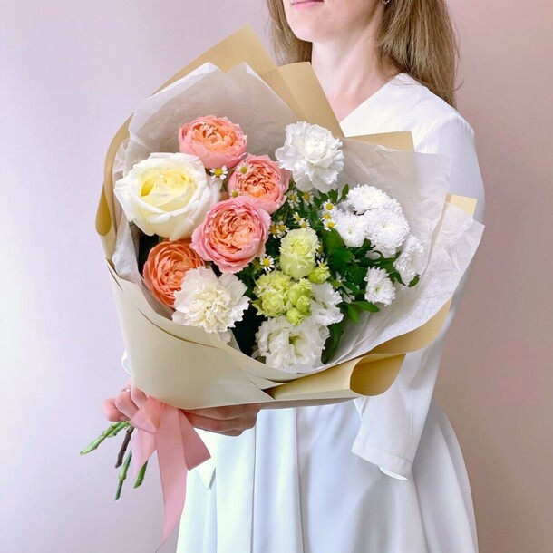 Нежный персик. Букет с розами, артикул F1410923 - 4206 рублей, доставка по городу. Flawery - доставка цветов