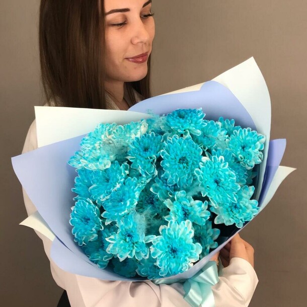 Букет из голубых хризантем💙, артикул F1410936 - 1901 рублей, доставка по городу. Flawery - доставка цветов