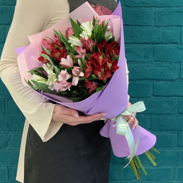 Букет из 9 альстромерий, артикул F1411411 - 4087 рублей, доставка по городу. Flawery - доставка цветов