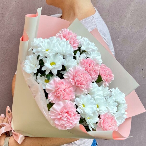 Ромашки и диантусы, артикул F1412868 - 4206 рублей, доставка по городу. Flawery - доставка цветов