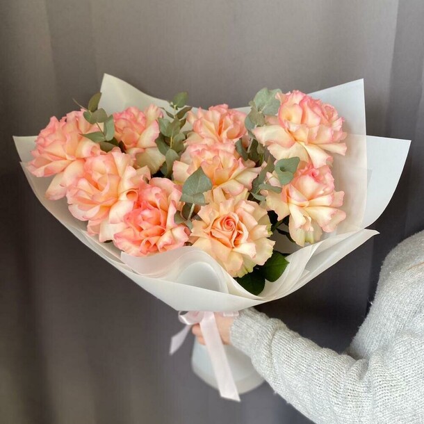 Розовая роза эсперанса с эвкалиптом, артикул F1413877 - 6529 рублей, доставка по городу. Flawery - доставка цветов