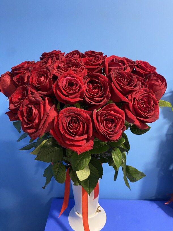 🌹 букет ароматных роз, артикул F1372822 - 13450 рублей, доставка по городу. Flawery - доставка цветов