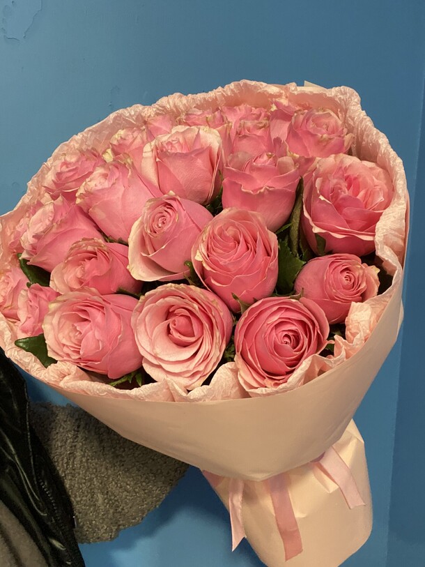 Хит🔥букет 25 розовых роз, артикул F1372872 - 5500 рублей, доставка по городу. Flawery - доставка цветов