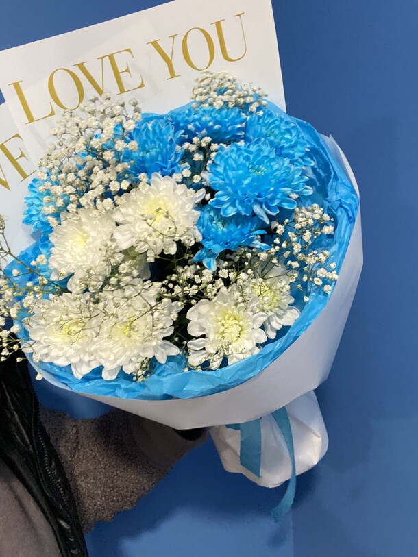 Букет воздушный 💙, артикул F1372881 - 3200 рублей, доставка по городу. Flawery - доставка цветов