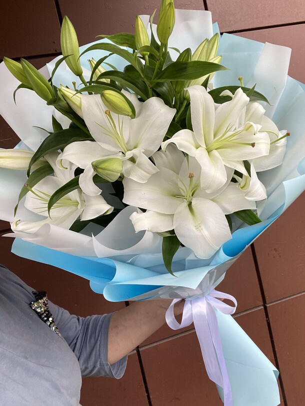 Букет из  ароматных лилий, артикул F1432324 - 7980 рублей, доставка по городу. Flawery - доставка цветов