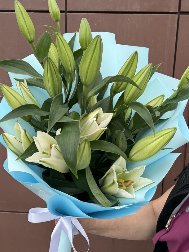 Букет королевская лилия, артикул F1446860 - 5000 рублей, доставка по городу. Flawery - доставка цветов