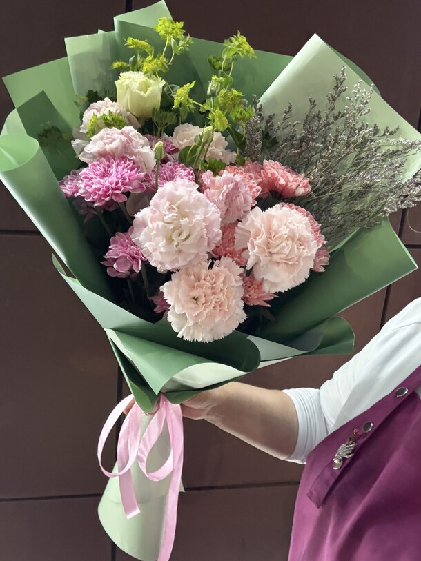 Сборный букет « карамель», артикул F1446861 - 3950 рублей, доставка по городу. Flawery - доставка цветов