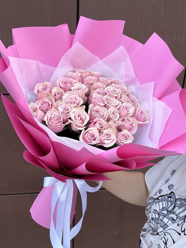 35 розовых роз, артикул F1446867 - 7500 рублей, доставка по городу. Flawery - доставка цветов
