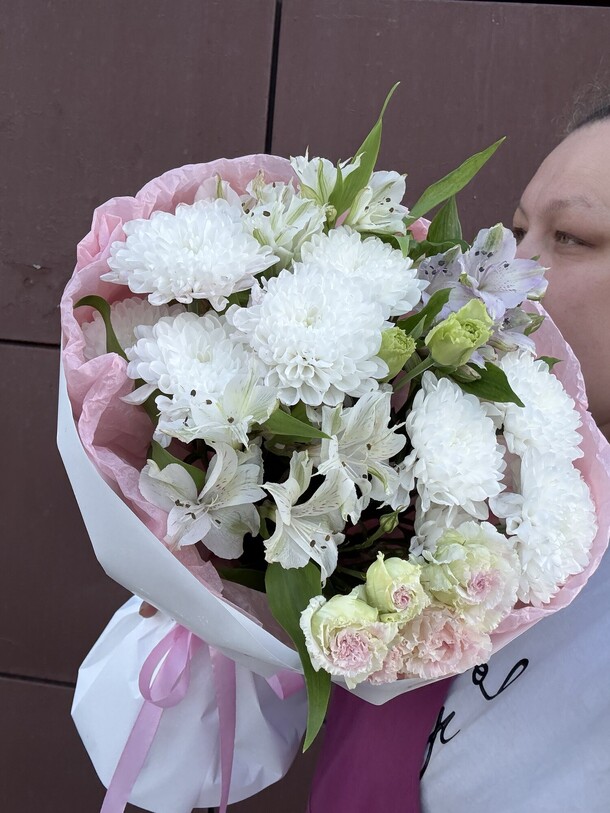 Букет «неженка», артикул F1446868 - 4950 рублей, доставка по городу. Flawery - доставка цветов