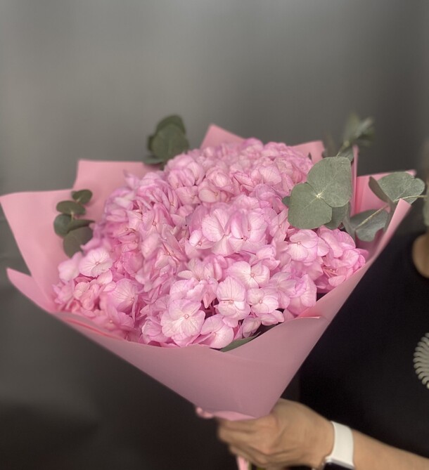 Нежный розовый букет гортензий, артикул F1373957 - 3390 рублей, доставка по городу. Flawery - доставка цветов