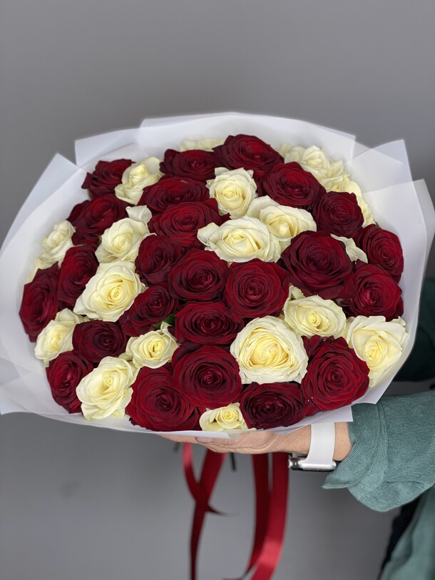 Букет из роз, артикул F1374130 - 15000 рублей, доставка по городу. Flawery - доставка цветов